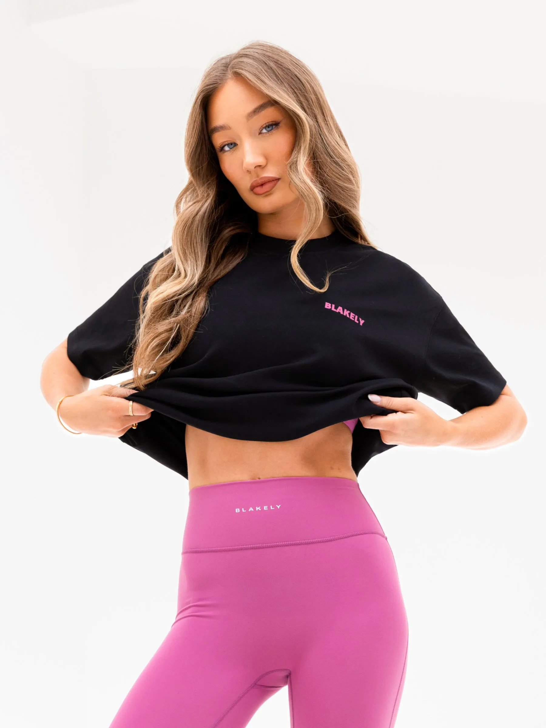 Loose fitting comfort Movie Night Amelie Ultra Oversized T-Shirt - Black & Pink