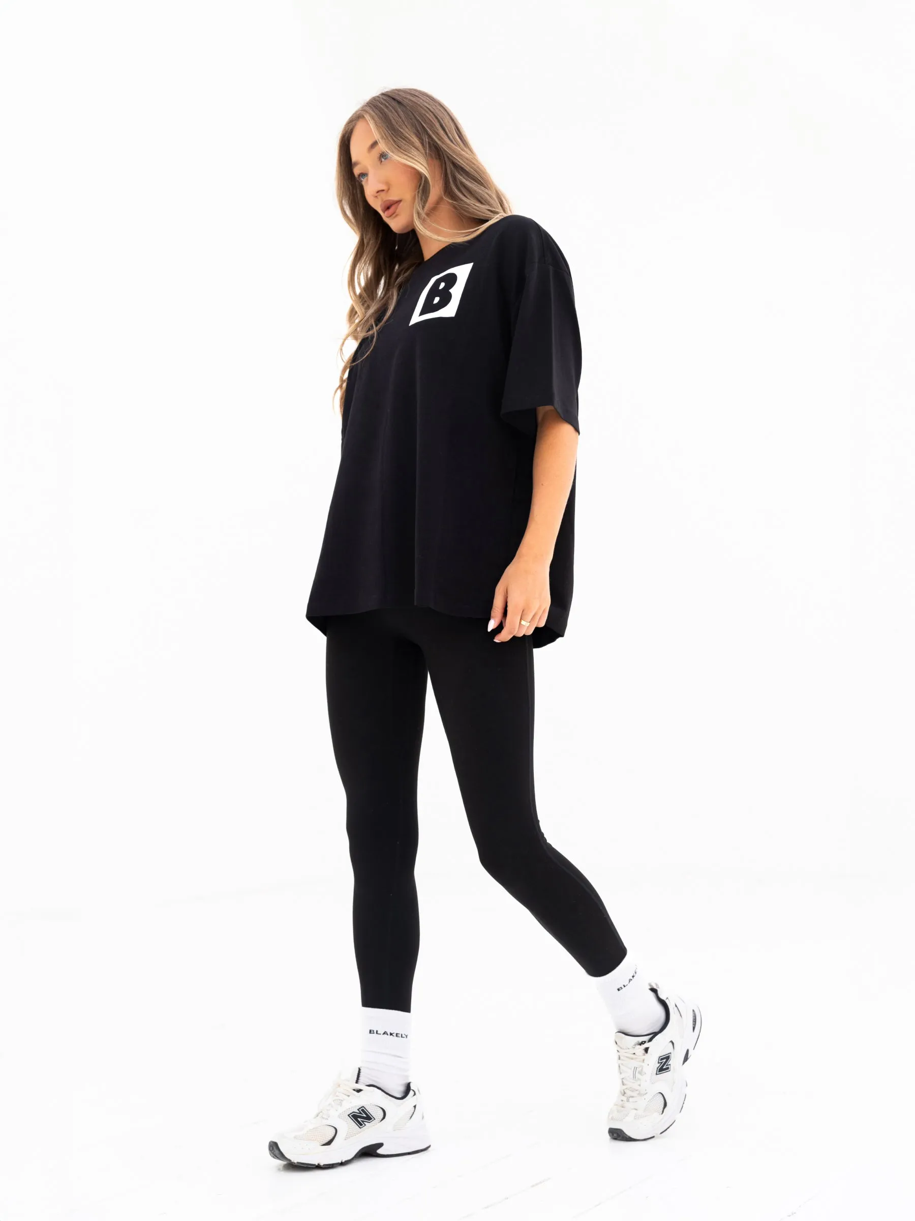 Offset Ultra Oversized T-Shirt - Black Chic Design