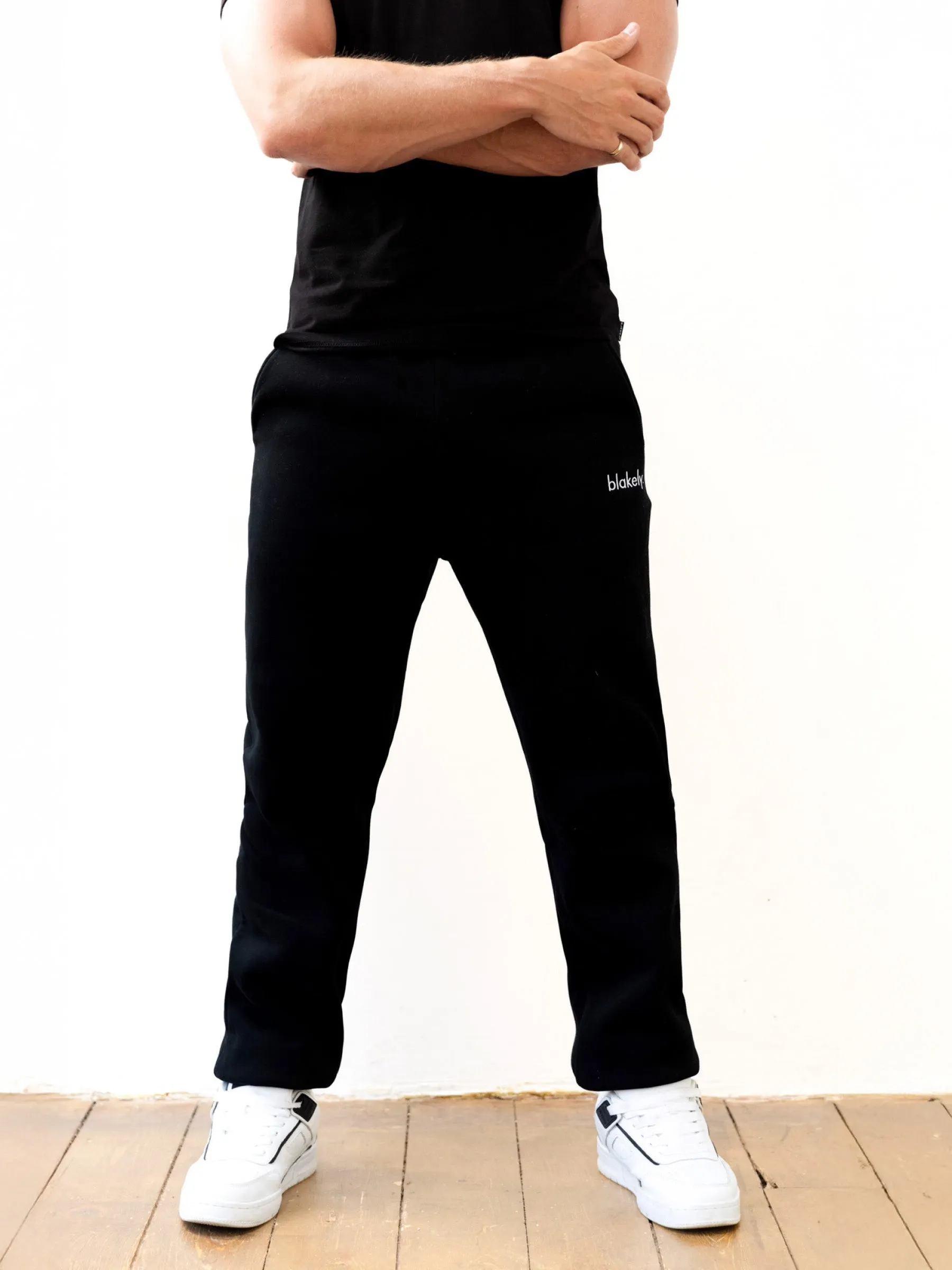 Sami Relaxed Sweatpants - Black Flattering Style Performance Wear