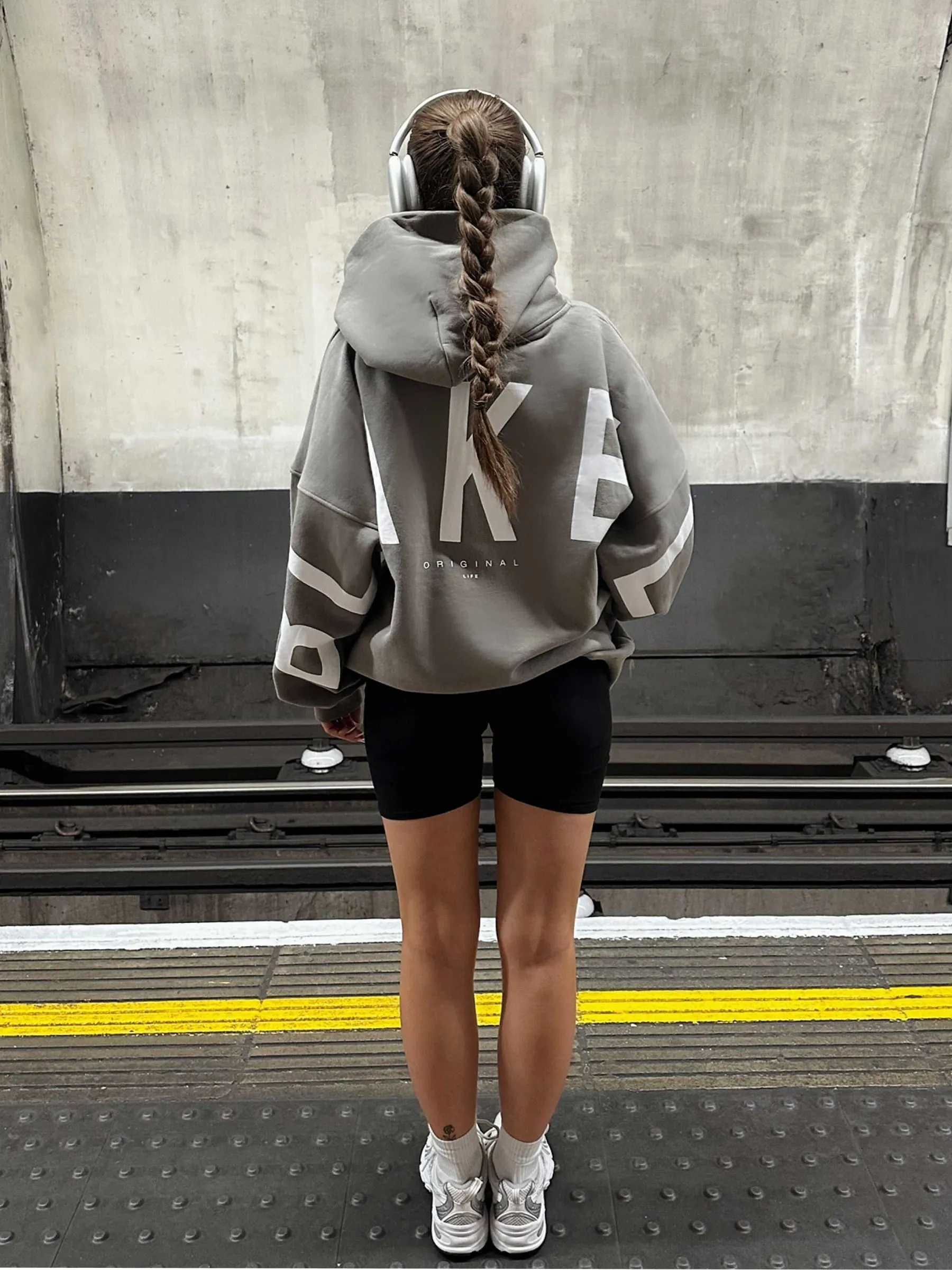 Isabel Oversized Hoodie - Safari Green mountain style