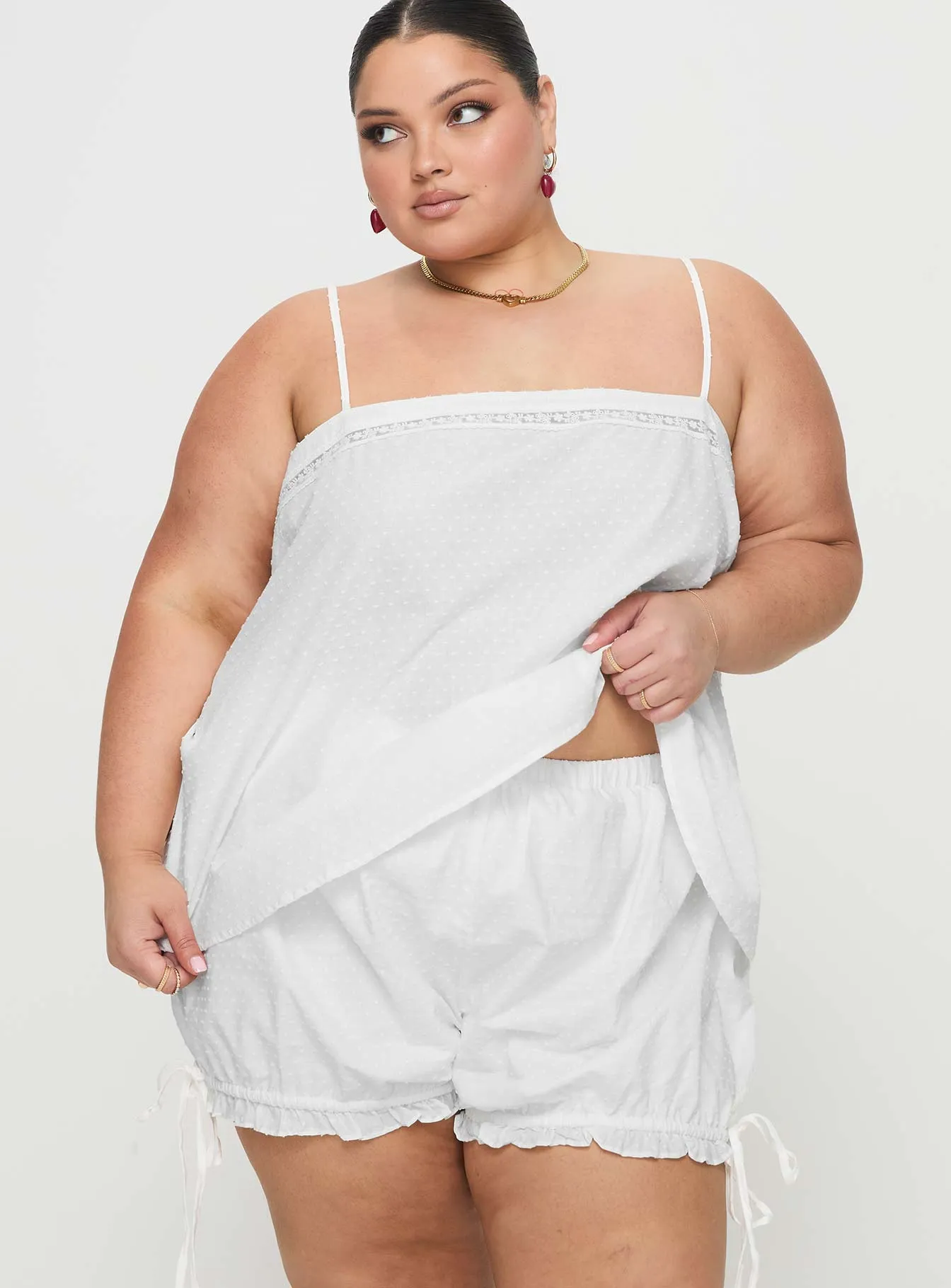 Invisible String Sleep Short White Curve Holiday Glow