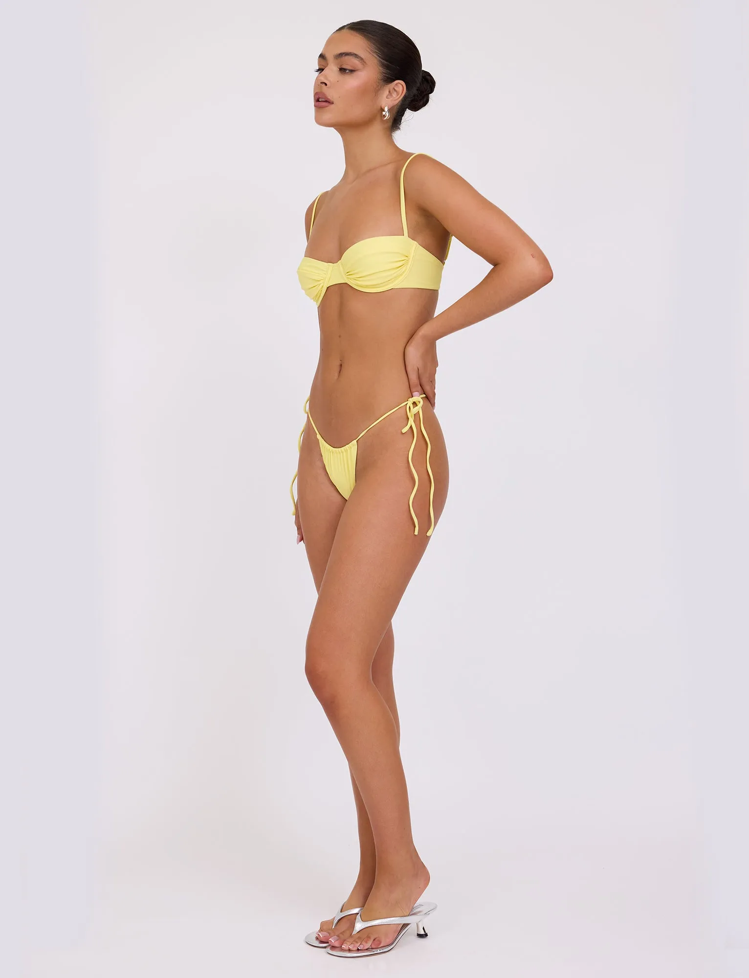 Taped Necklines Breathable-fabric KHESSA BIKINI TOP - YELLOW : LEMON