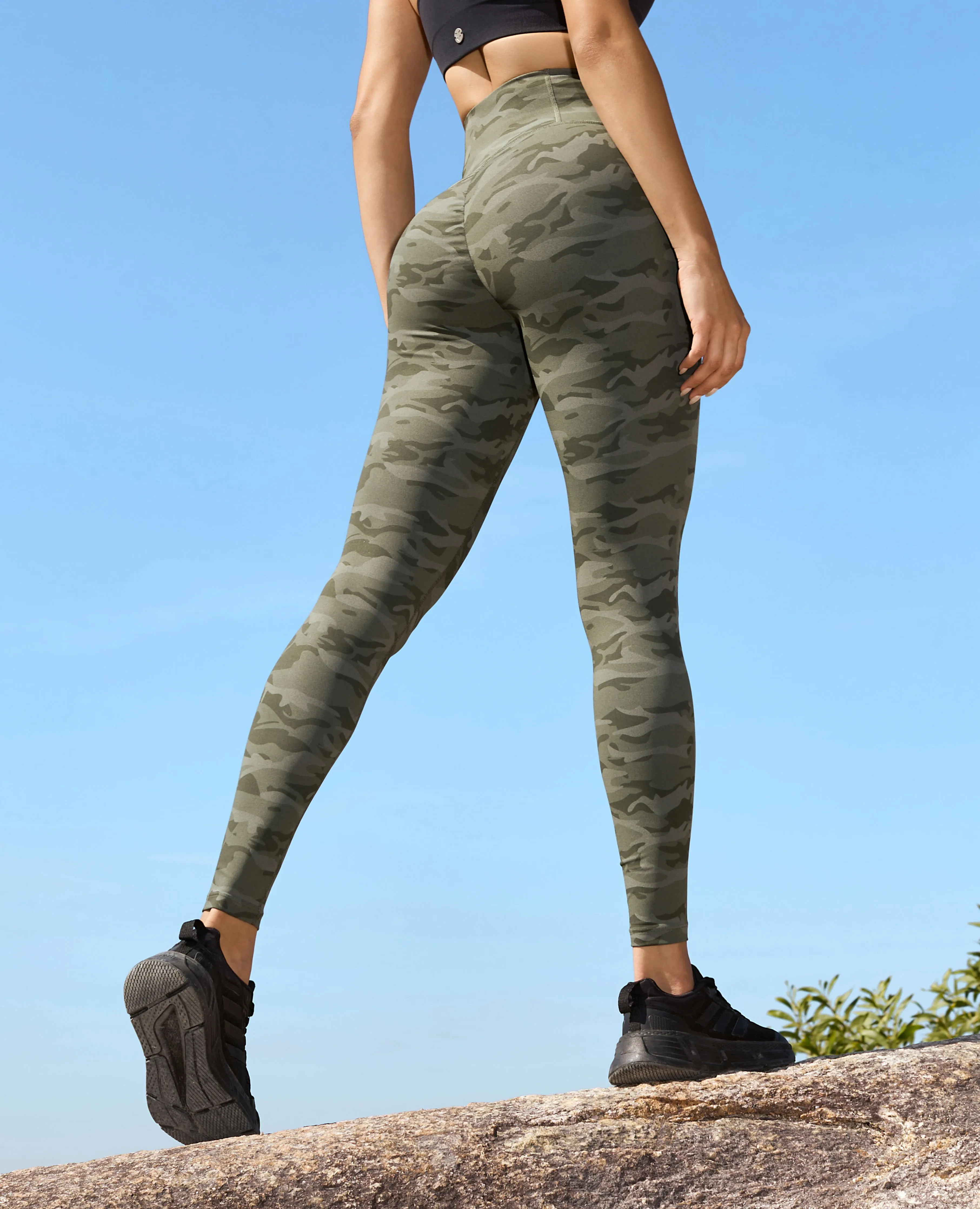 Scrunch Butt Leggings - Moss Green Camo Classic Fitwear Stay Dry
