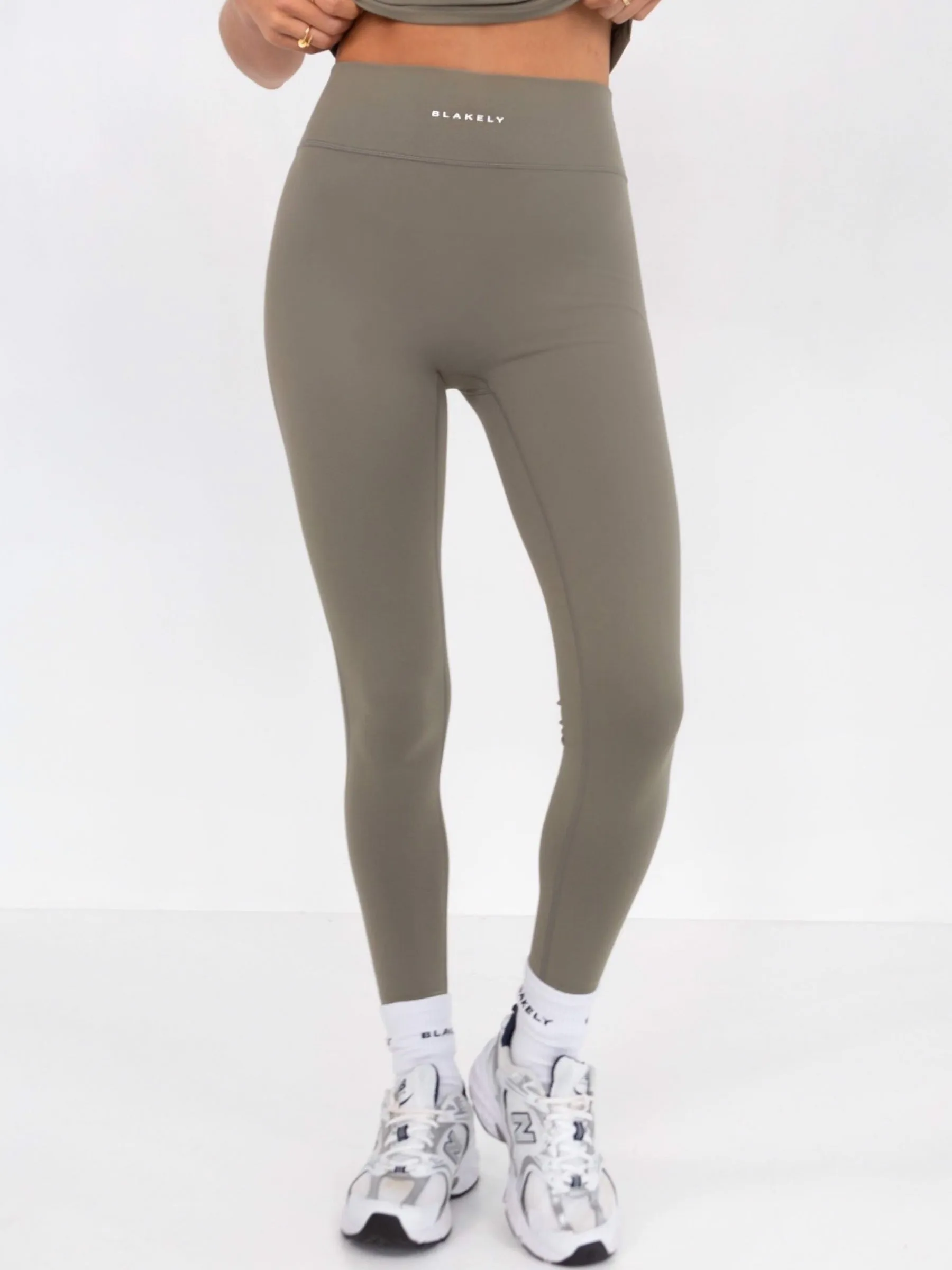 Active Lifestyle Hiking Trail Ultimate Soft Lifestyle Leggings - Safari Green