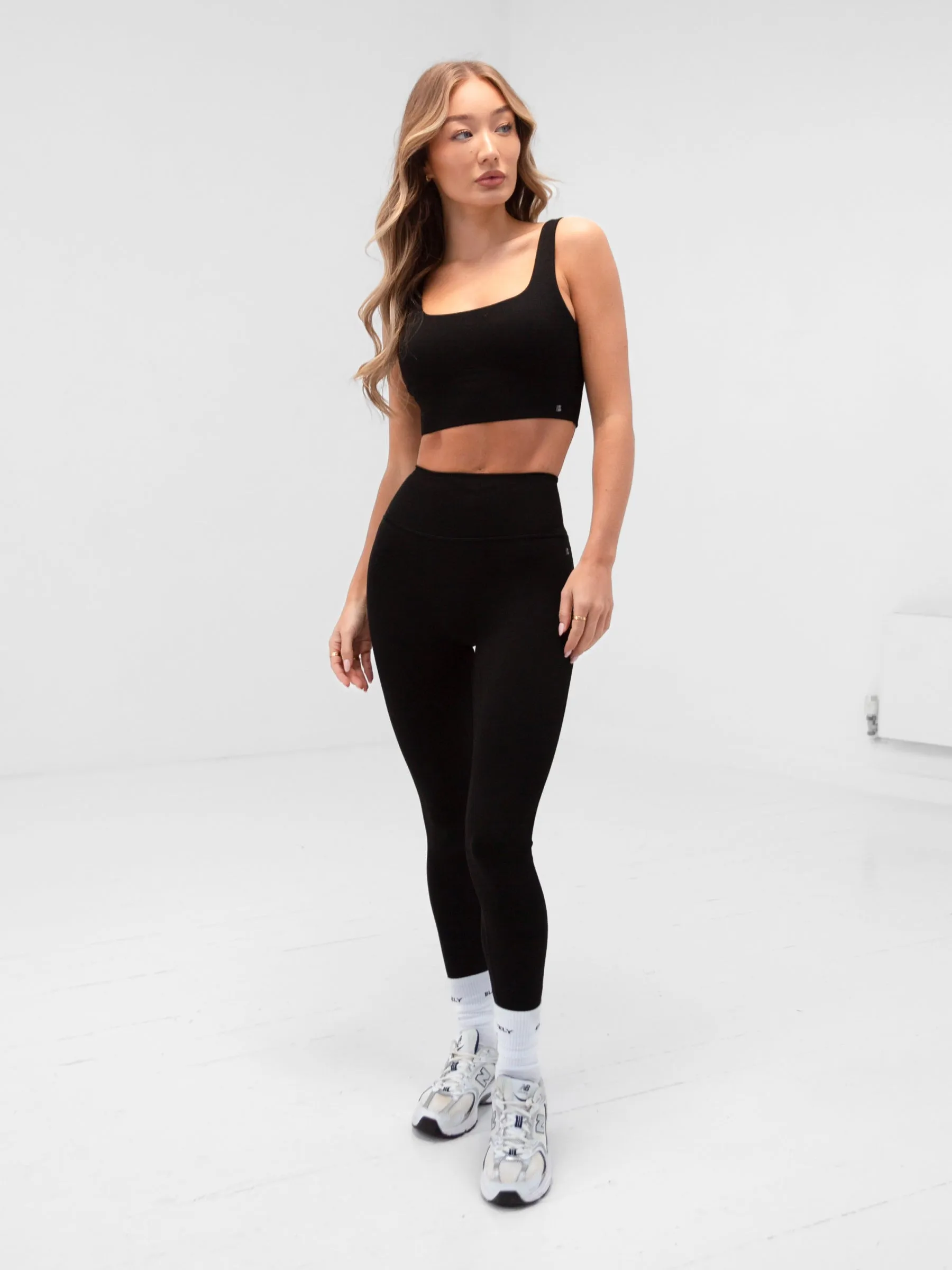 Apex Pro Compression Leggings - Black Pro Athlete Moisture Wicking