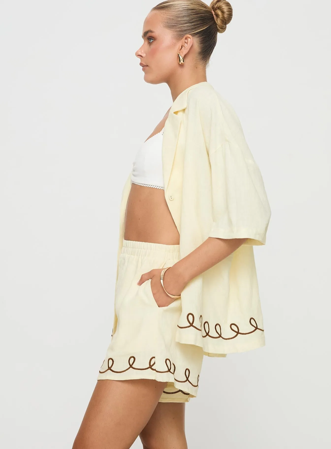 Jamari Linen Blend Shorts Cream / Brown Regal Glow