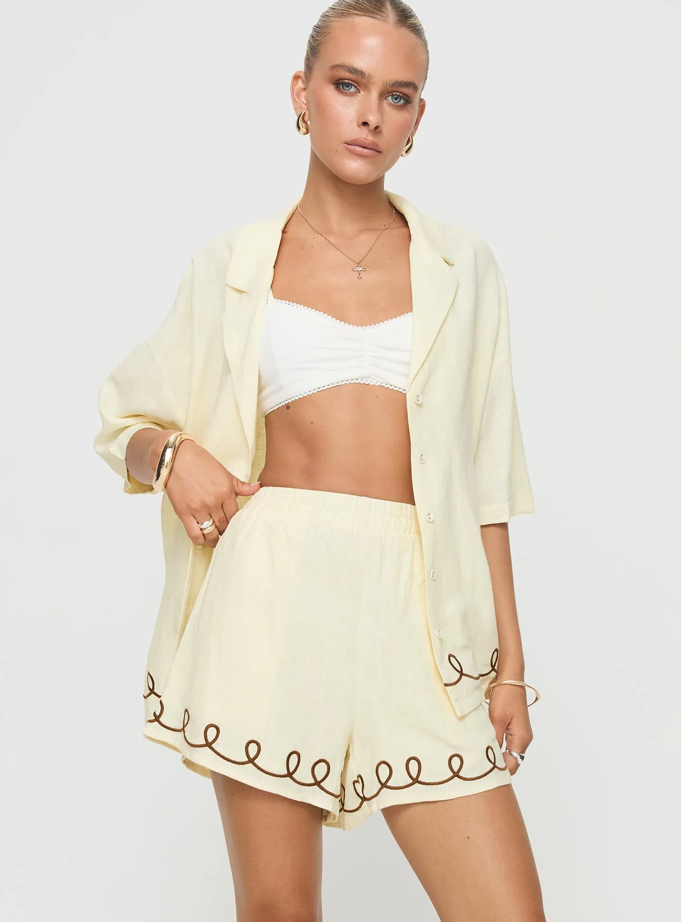 Jamari Linen Blend Shorts Cream / Brown Magnetic Closure