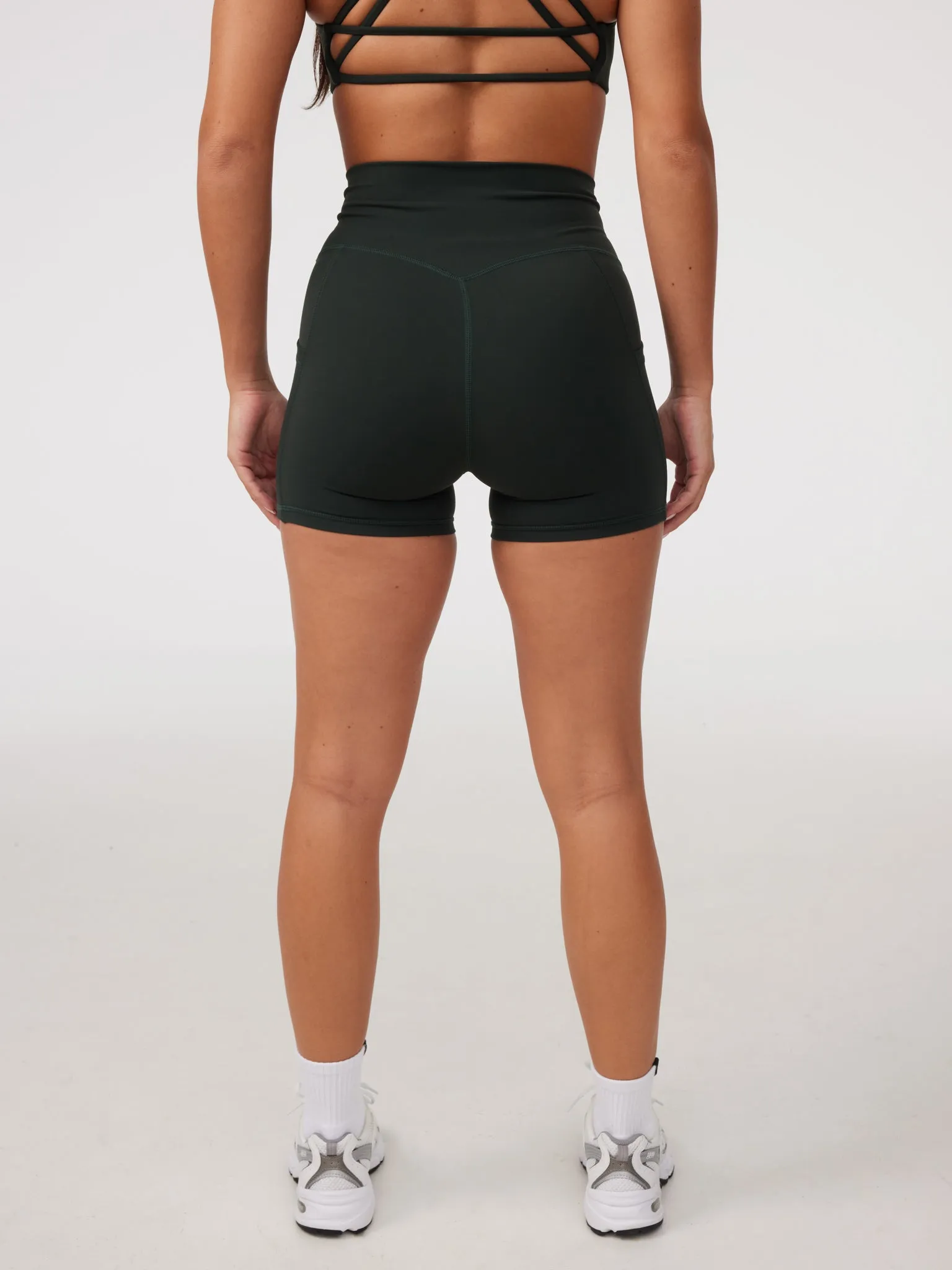 moisture - wicking Pocket Shorts (Mini 4") in Lucky