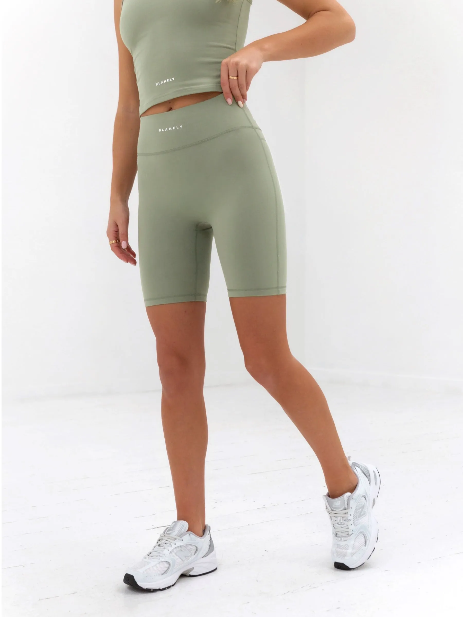 Ultimate Active Shorts - Olive snap closure