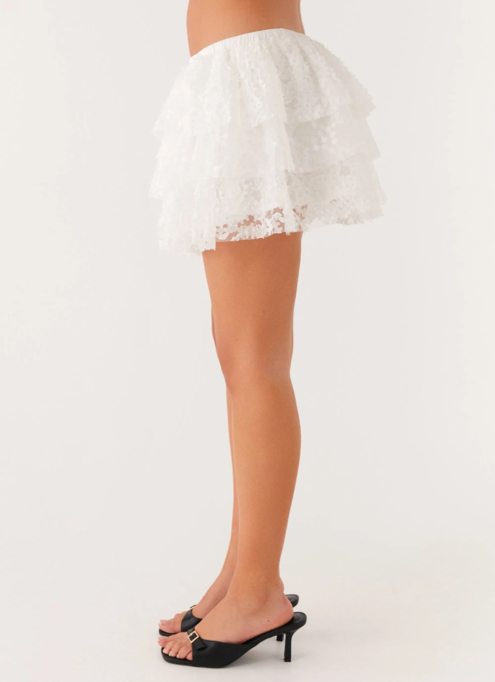 Erin Layered Mini Skirt - White Clean Aesthetic Sophisticated Cut