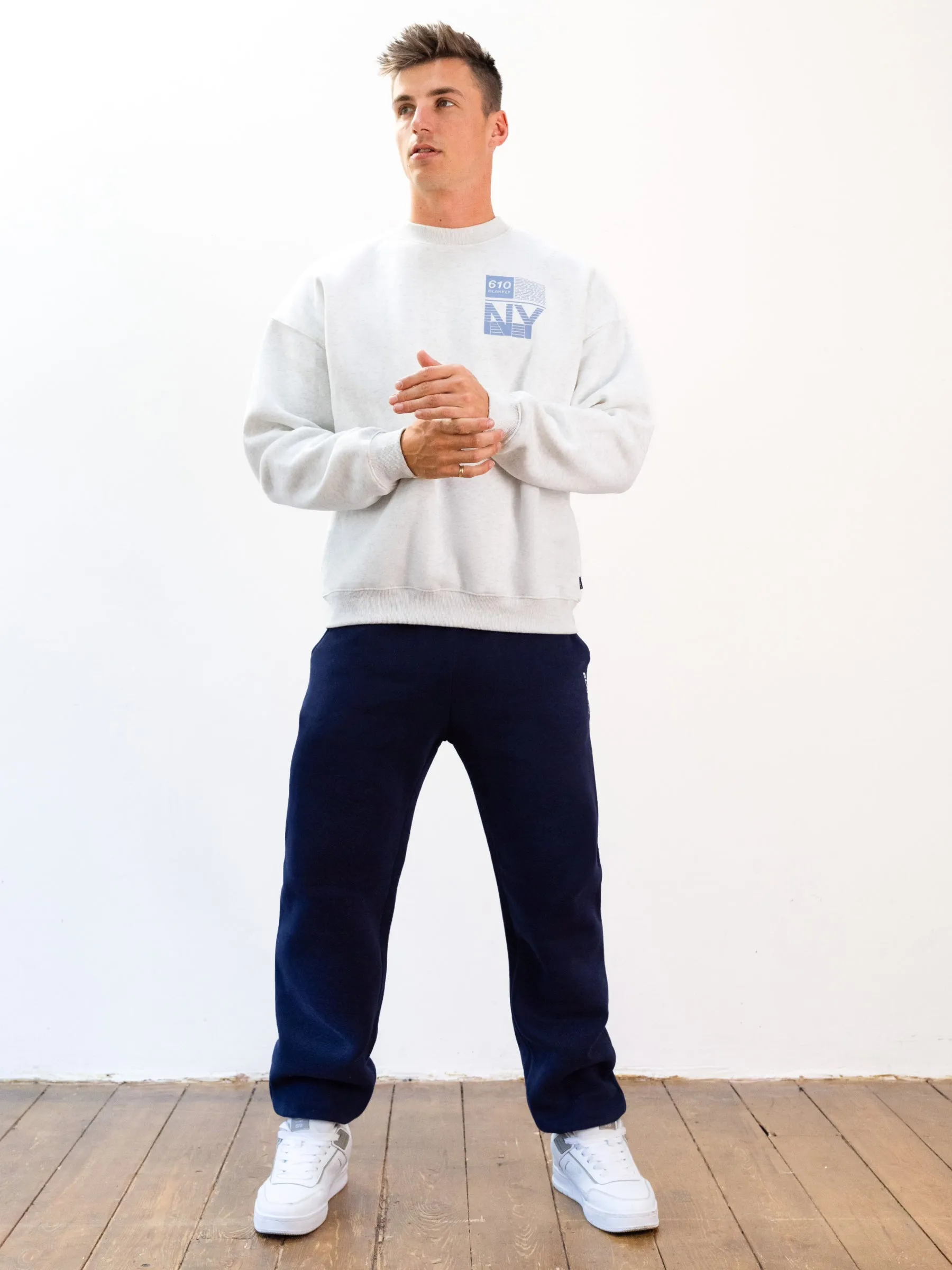 Ventilated Mesh Lining Comfort Wear Italic Linear Relaxed Sweatpants - Navy
