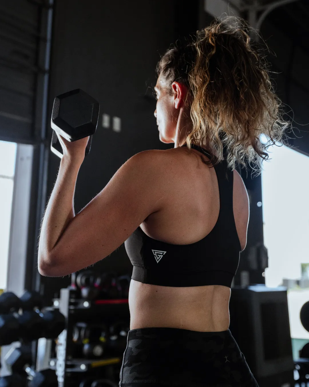 Racerback seams Peak Power V-Cut Bra