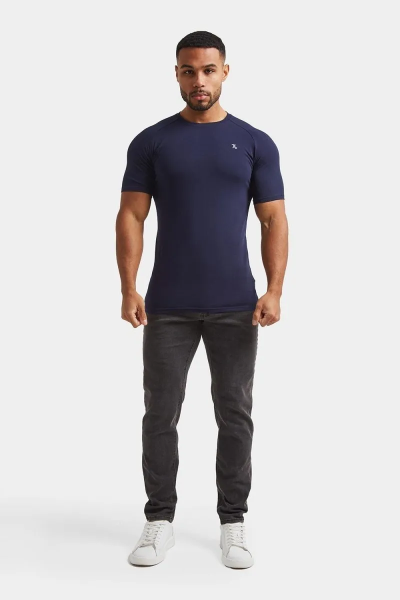 Contemporary Vibe Fresh Look Athletic Fit Jeans in Dark Grey