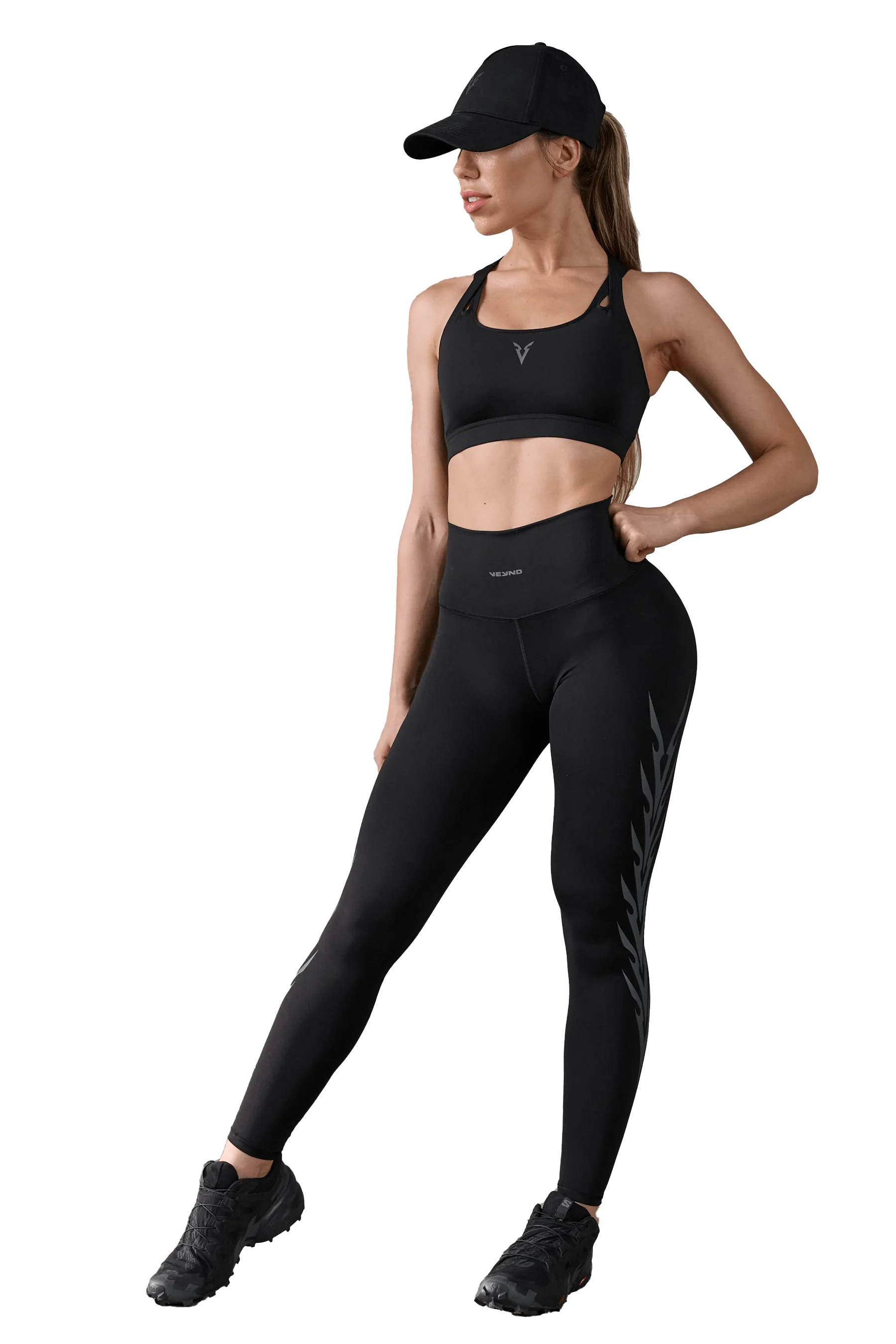 SPORTS BRA CUT OUT - Black Comfortable lining