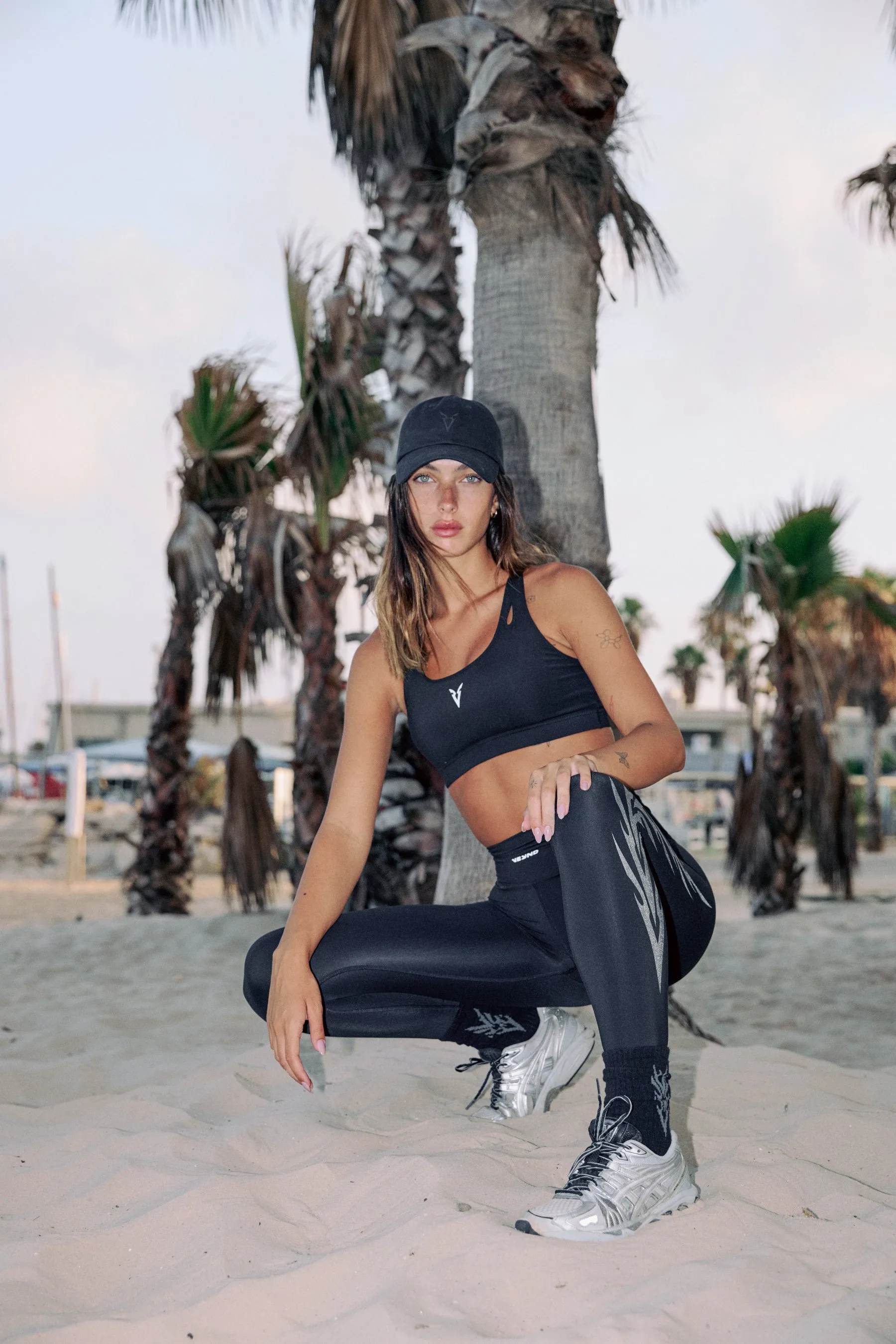 Elastic cuffs Fashionable SPORTS BRA CUT OUT - Black