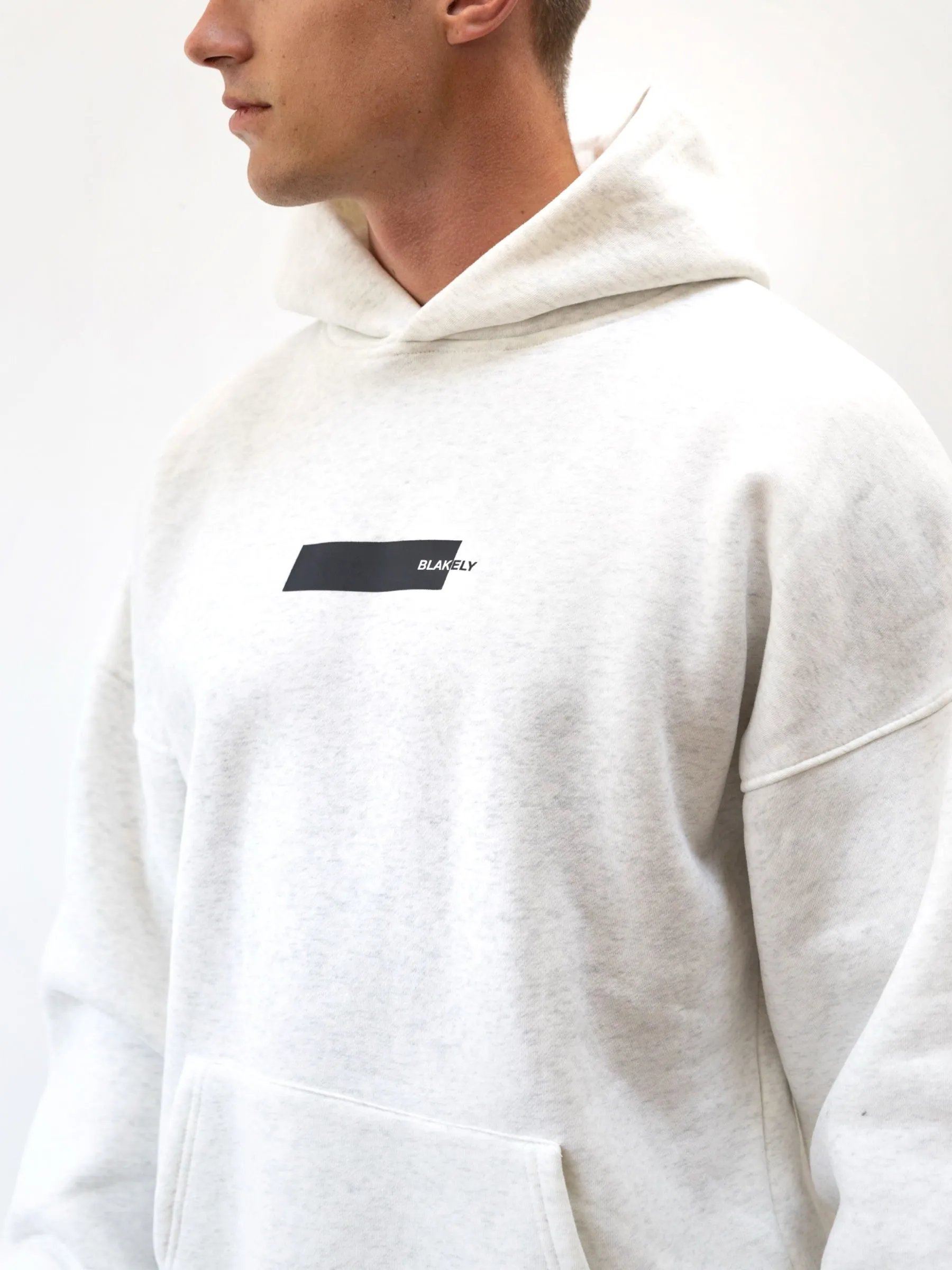 Stretchable Kobe Italic Relaxed Hoodie - Marl White