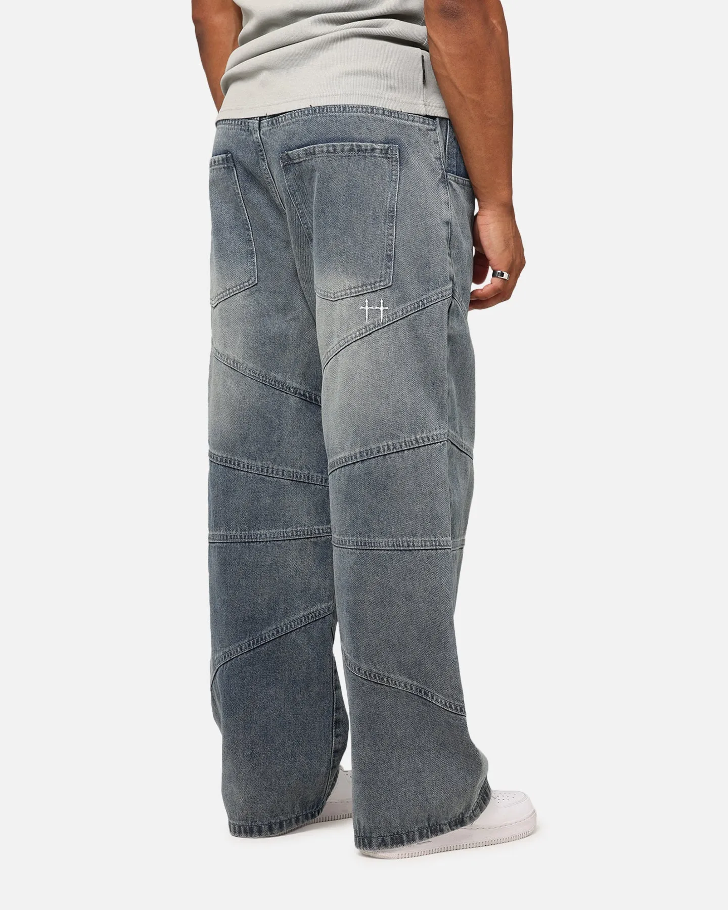 Saint Morta Amplus Armoury Jeans Dirty Denim Weekend Getaway Luxury Beach Day