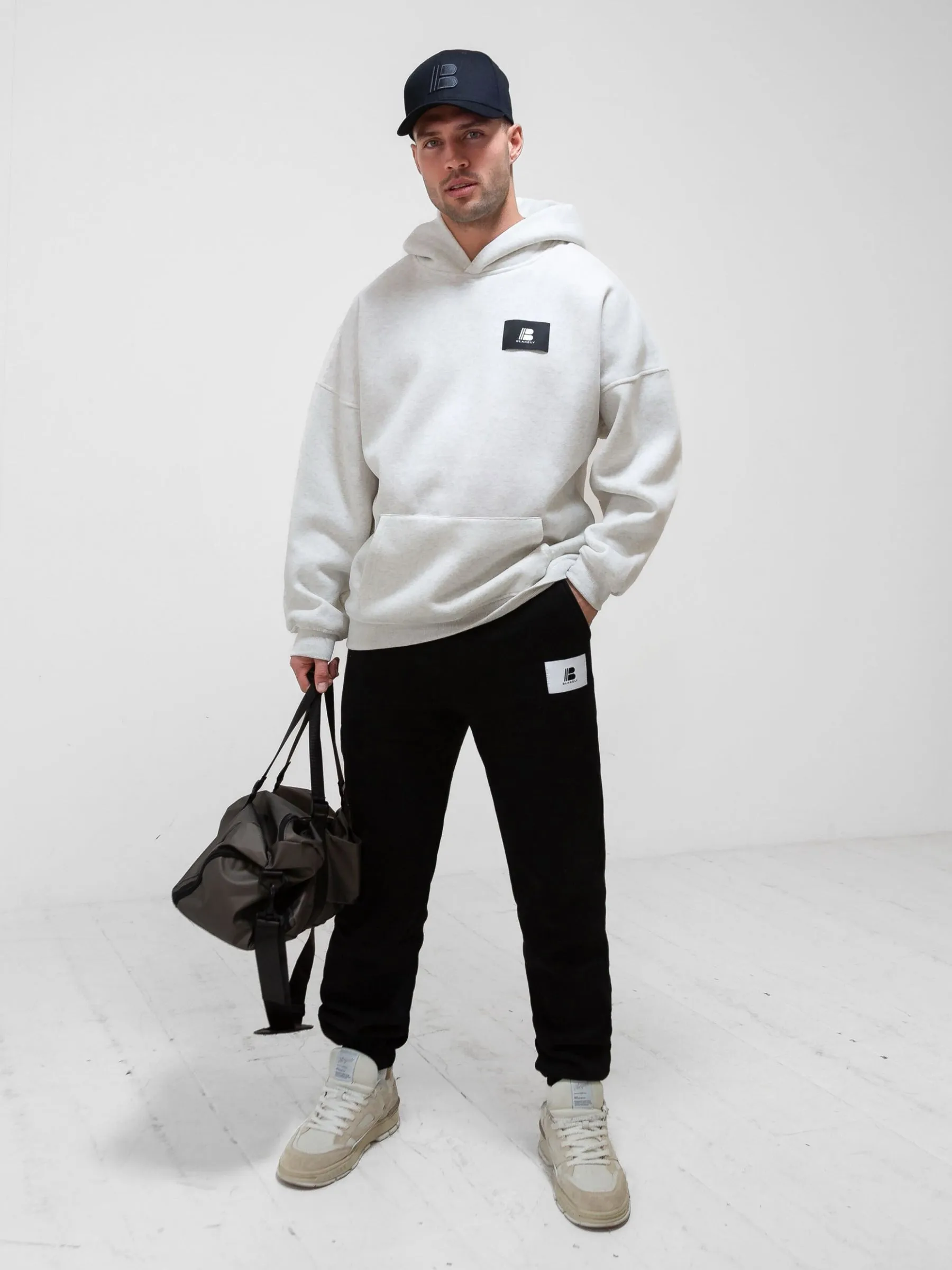 Travel Essential Apex Label Sweatpants - Black