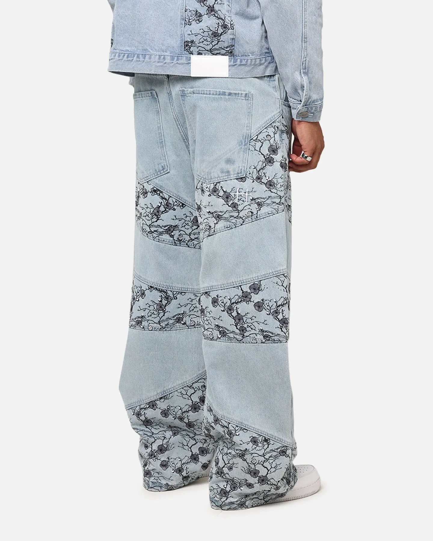 Saint Morta Amplus Poison Ivy Panel Jeans Mid Blue Iconic Outfit