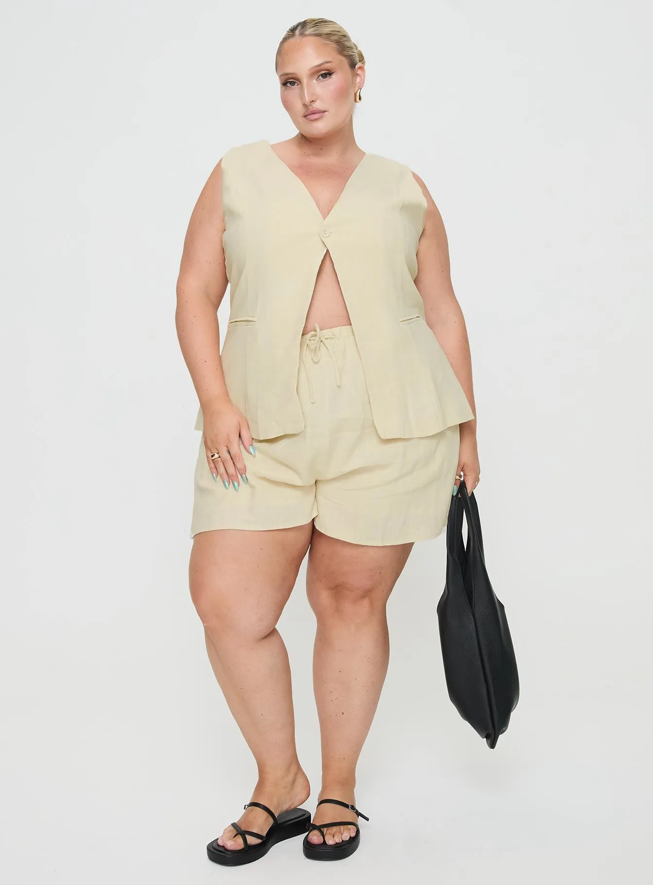 yoga mode Natural Fiber Blend This Summer Linen Blend Shorts Sand Curve