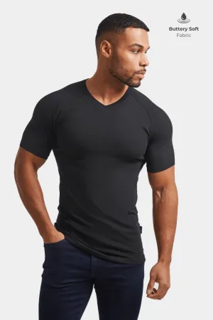 Essential Look Premium Athletic Fit V-Neck in Black